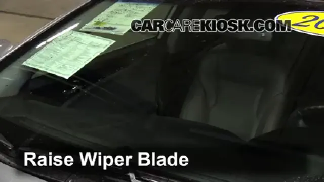 2013 Hyundai Sonata Limited 2.0L 4 Cyl. Turbo Balais essuie-glace avant Changer les balais des essuie-glace